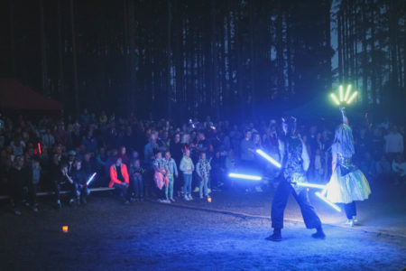 Tants valgusega. Kanepi 2021 Valgusshow